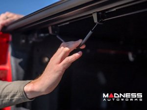 Chevrolet Silverado 1500 Bed Cover - Flush Mount - Hard Cover - 5'10" Bed Chevrolet Silverado 1500 Bed Cover - Flush Mount - Hard Cover - 5'10" Bed